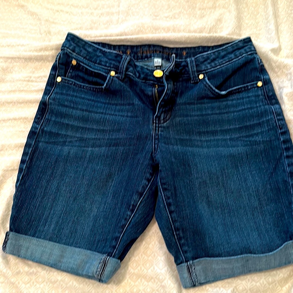 Jennifer Lopez size 2 Bermuda shorts EUC